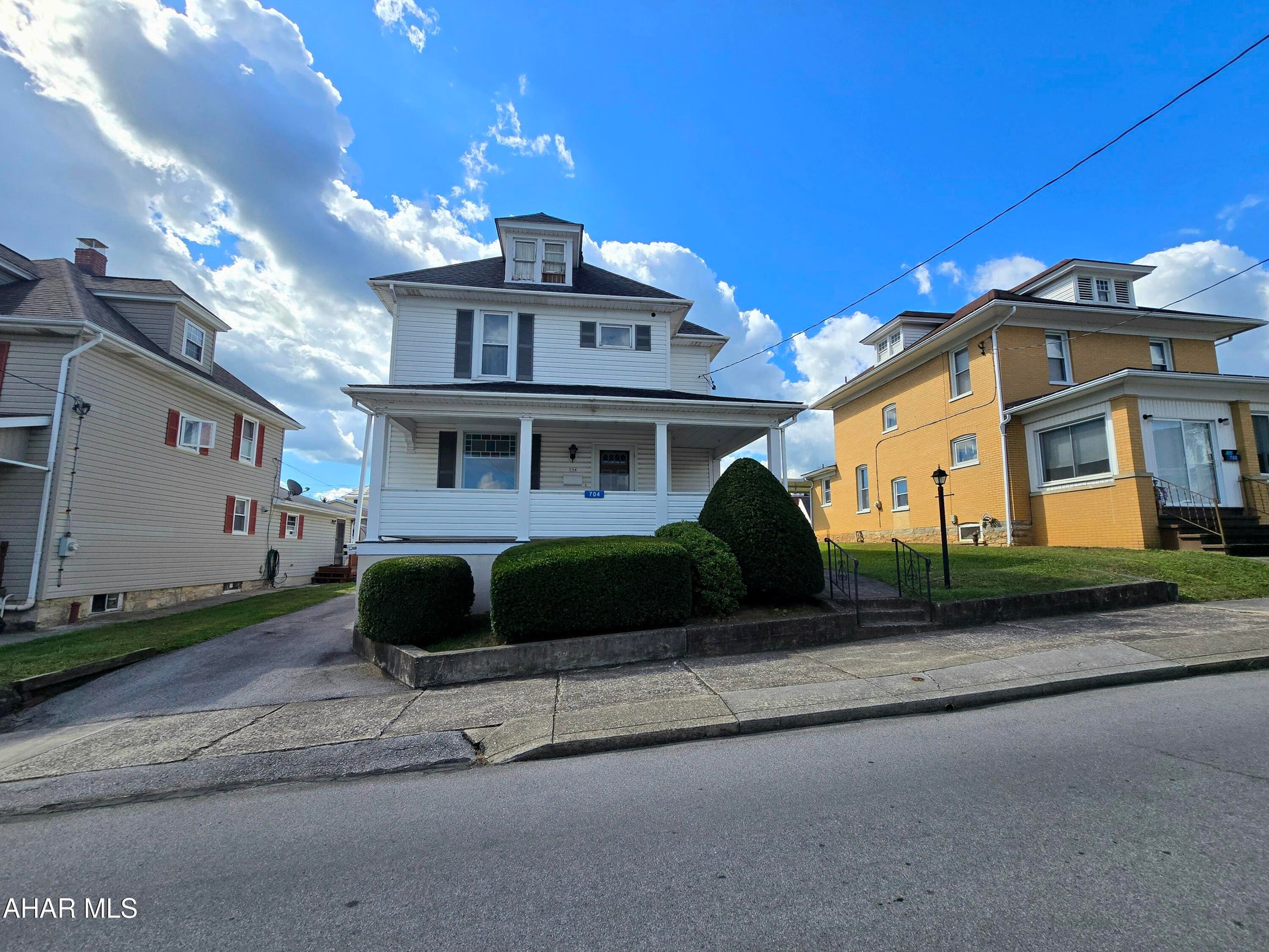 704 New Street