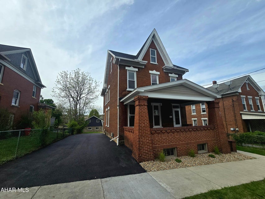 523 Pine Street