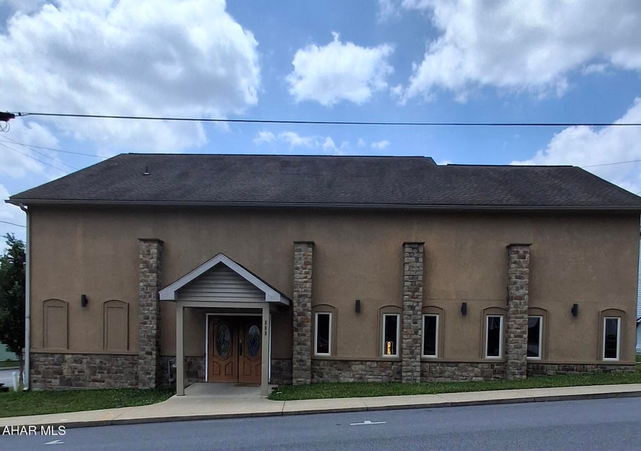 201-203 N Montgomery