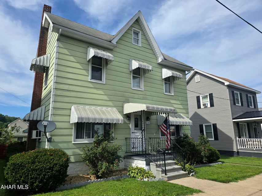 1132 4th Ave
